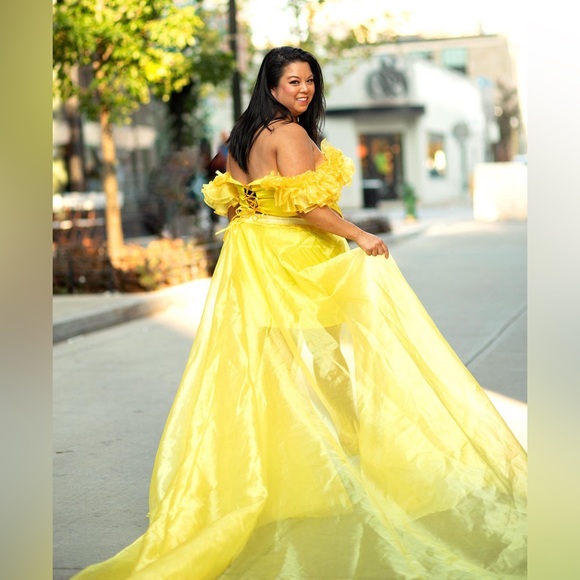 YELLOW CHIFFON TWO PIECE FLORAL 3D FLOWER LONG TRAIN FLOWY PHOTOSHOOT DRESS - Picture 6 of 7